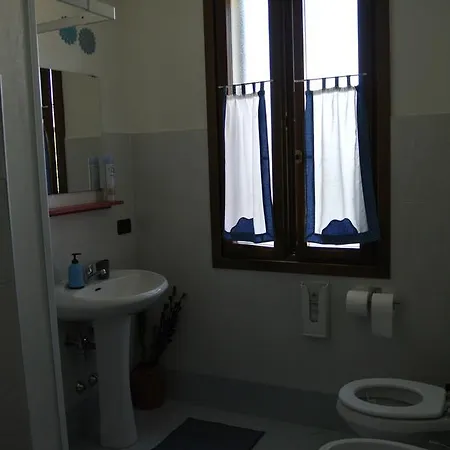 Casa D'oro Bed and Breakfast 5*